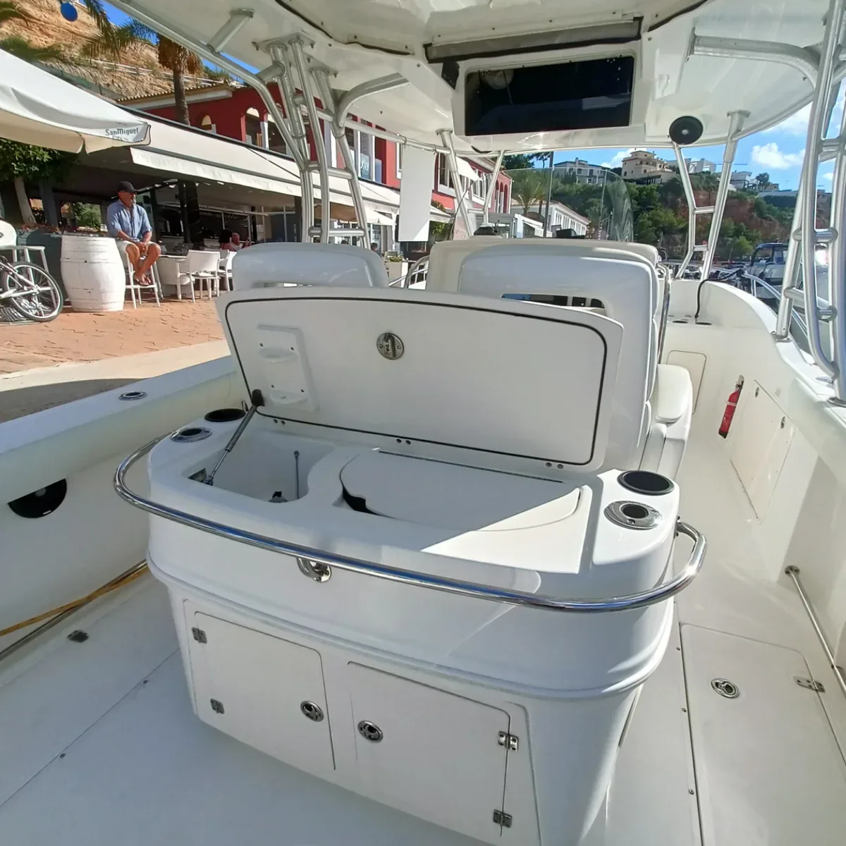 2006 Boston whaler Boston whaler 320 Outrage Cuddy Cabin pre-owned yacht for sale Port Adriano Mallorca – detail view 18