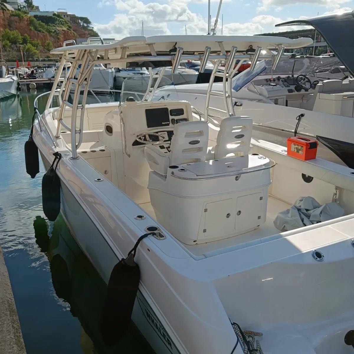 2006 Boston whaler Boston whaler 320 Outrage Cuddy Cabin pre-owned yacht for sale Port Adriano Mallorca – detail view 21