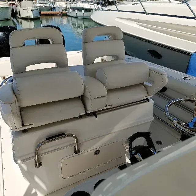2006 Boston whaler Boston whaler 320 Outrage Cuddy Cabin pre-owned yacht for sale Port Adriano Mallorca – interior cabin and seating