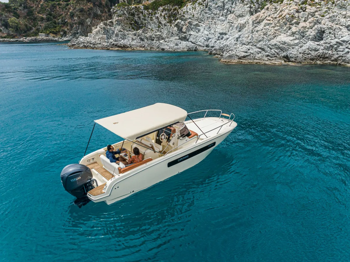 2026 Capoforte INVICTUS CAPOFORTE CX270 new yacht for sale Port Adriano Mallorca – salon and dining area