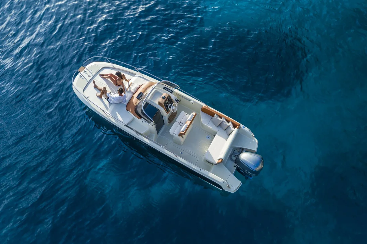 2026 Capoforte INVICTUS CAPOFORTE CX240 new yacht for sale Port Adriano Mallorca – interior cabin and seating